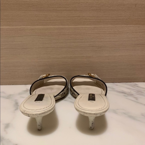 VINTAGE LOUIS VUITTON WHITE HEELS W/ NAVY MONOGRAM - Picture 4 of 4
